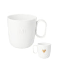 Mug en porcelaine blanche mum rader avec coeur dore et motif en relief.