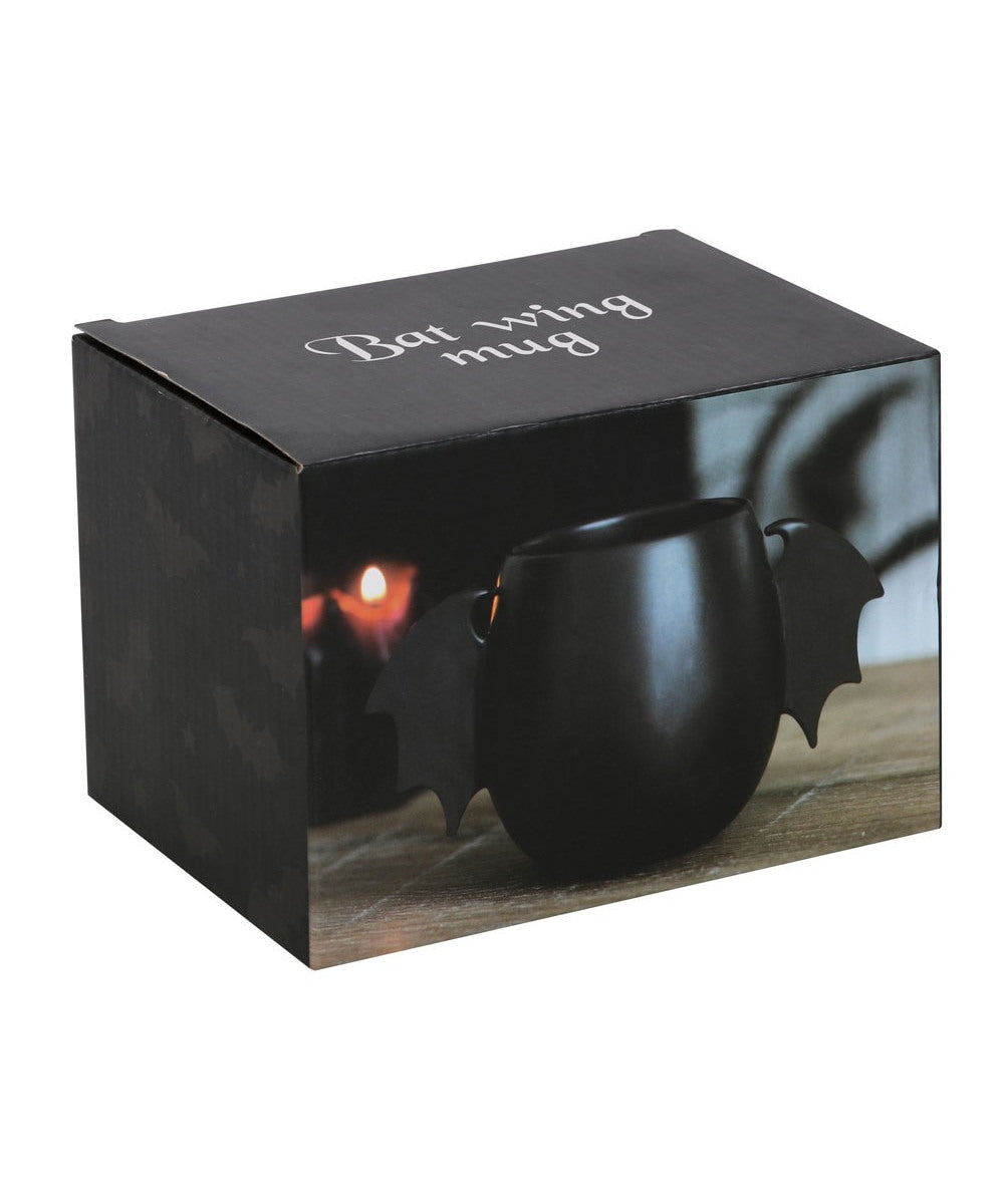 Mug noir ailes de chauve-souris de la marque Something Different, dans son coffret noir illustré