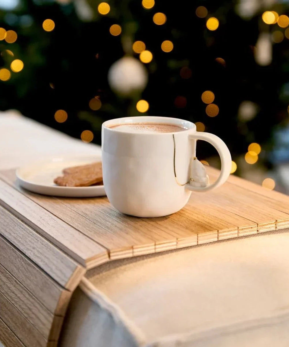 Gros plan en situation de Mug Père Noël de la marque Räder