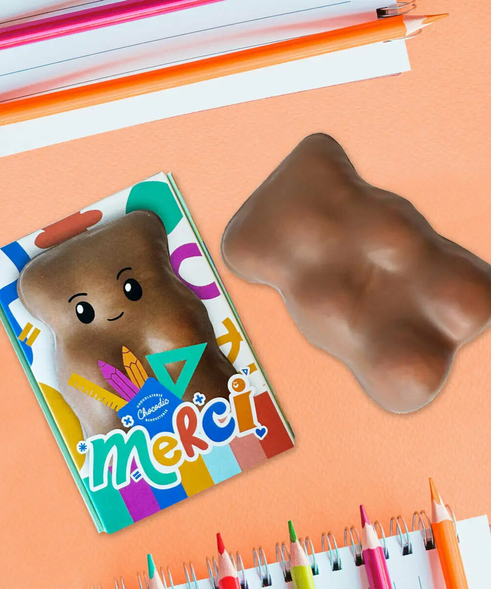Coffret cadeau avec un grand ourson en chocolat artisanal et guimauve vanille collection Merci.