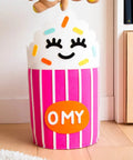 Photo du panier de rangement Pop-Corn de OMY dans une chambre d'enfant