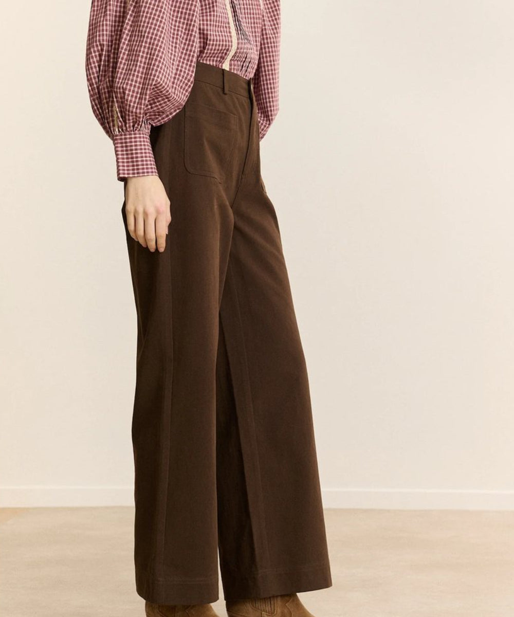 Coupe droite du pantalon Torres Marron Garance Paris vue de profil