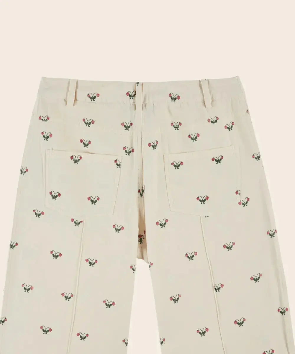 Détail de l'imprimé Fraises du pantalon Emile et Ida
