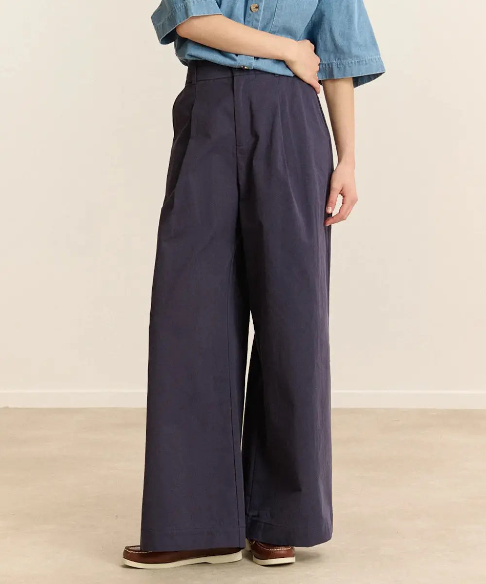 Pantalon large taille haute bleu marine pour femme à pinces modèle Voltaire de Garance.