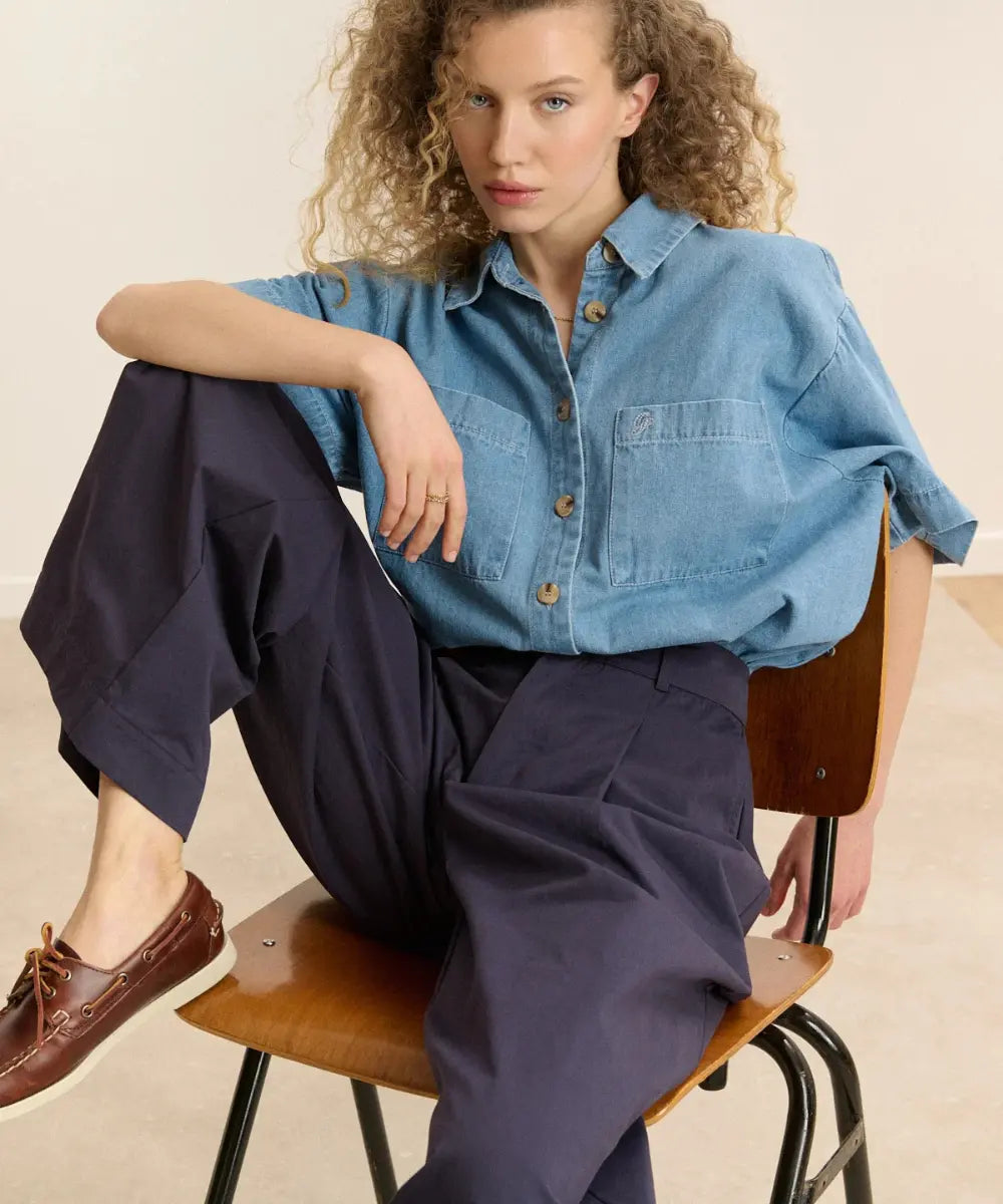 Pantalon large taille haute bleu marine pour femme à pinces modèle Voltaire de Garance.