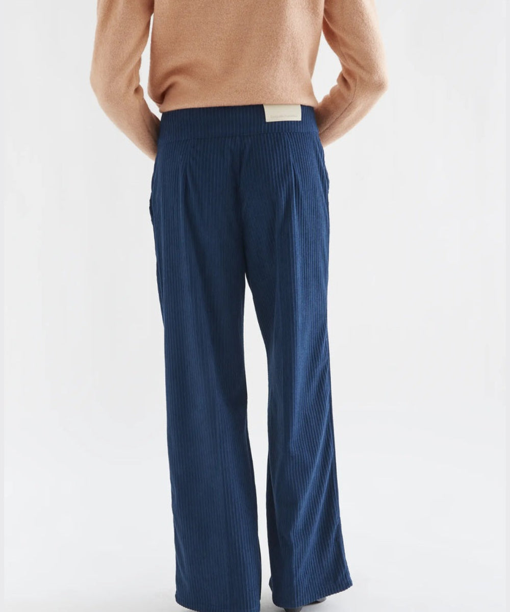 Pantalon velours côtelé bleu marine de Compañía Fantástica