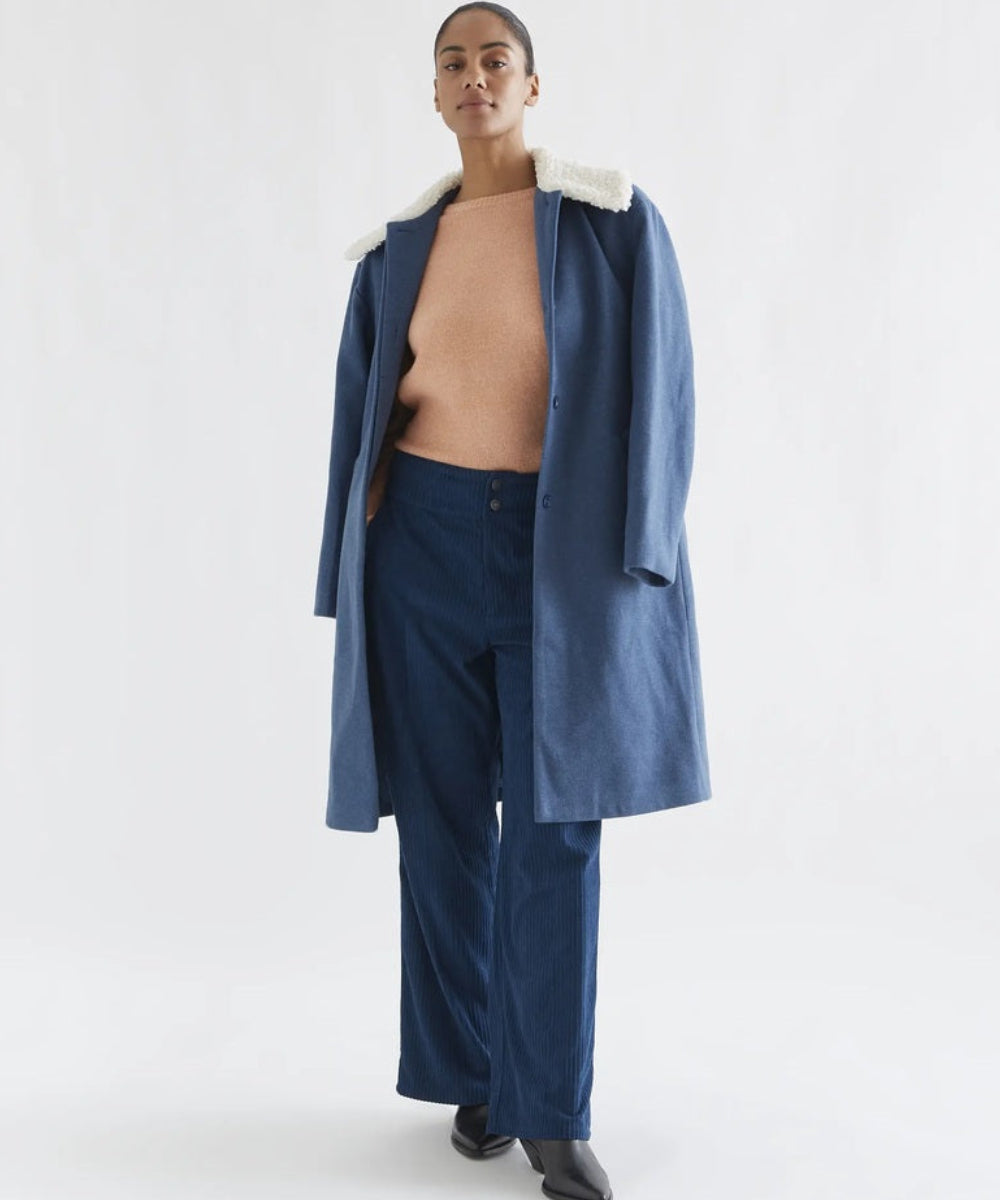 Pantalon velours côtelé bleu marine de Compañía Fantástica