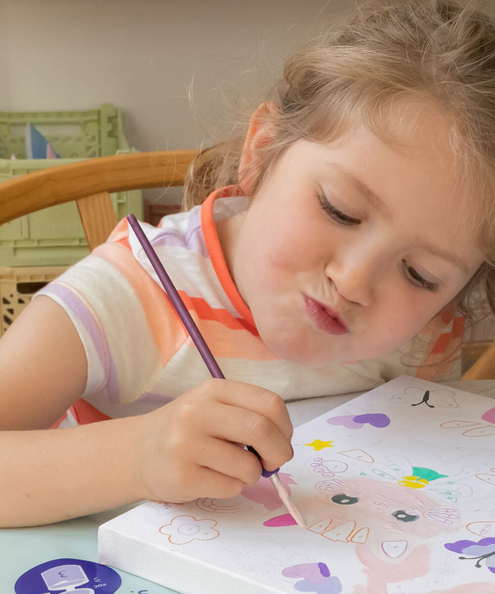 Peinture au numéro enfant Maneki Neko de la marque La Petite Épicerie, en mise en scène