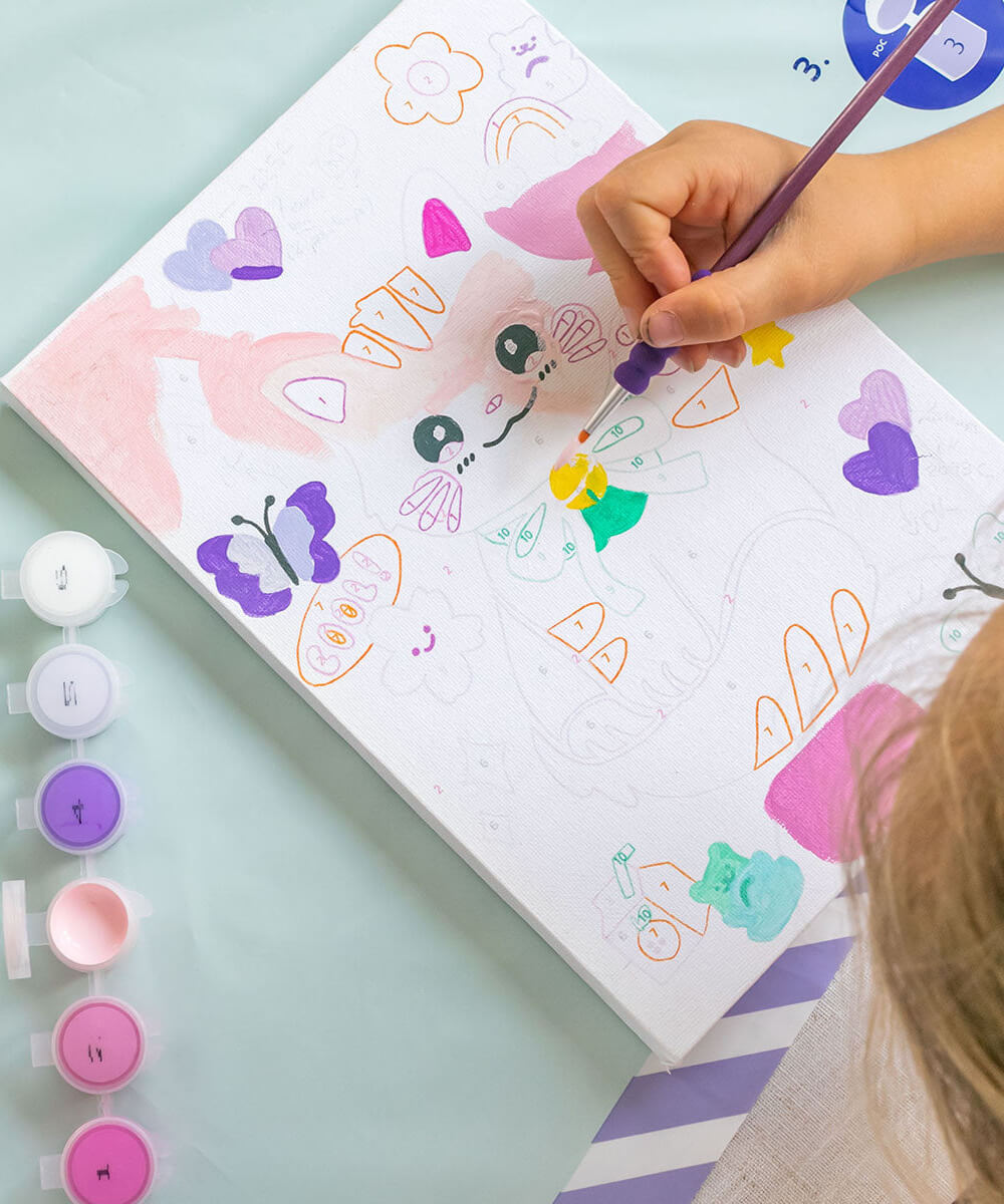 Peinture au numéro enfant Maneki Neko de la marque La Petite Épicerie, en mise en scène