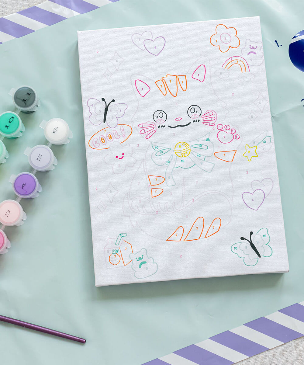 Peinture au numéro enfant Maneki Neko de la marque La Petite Épicerie, en mise en scène