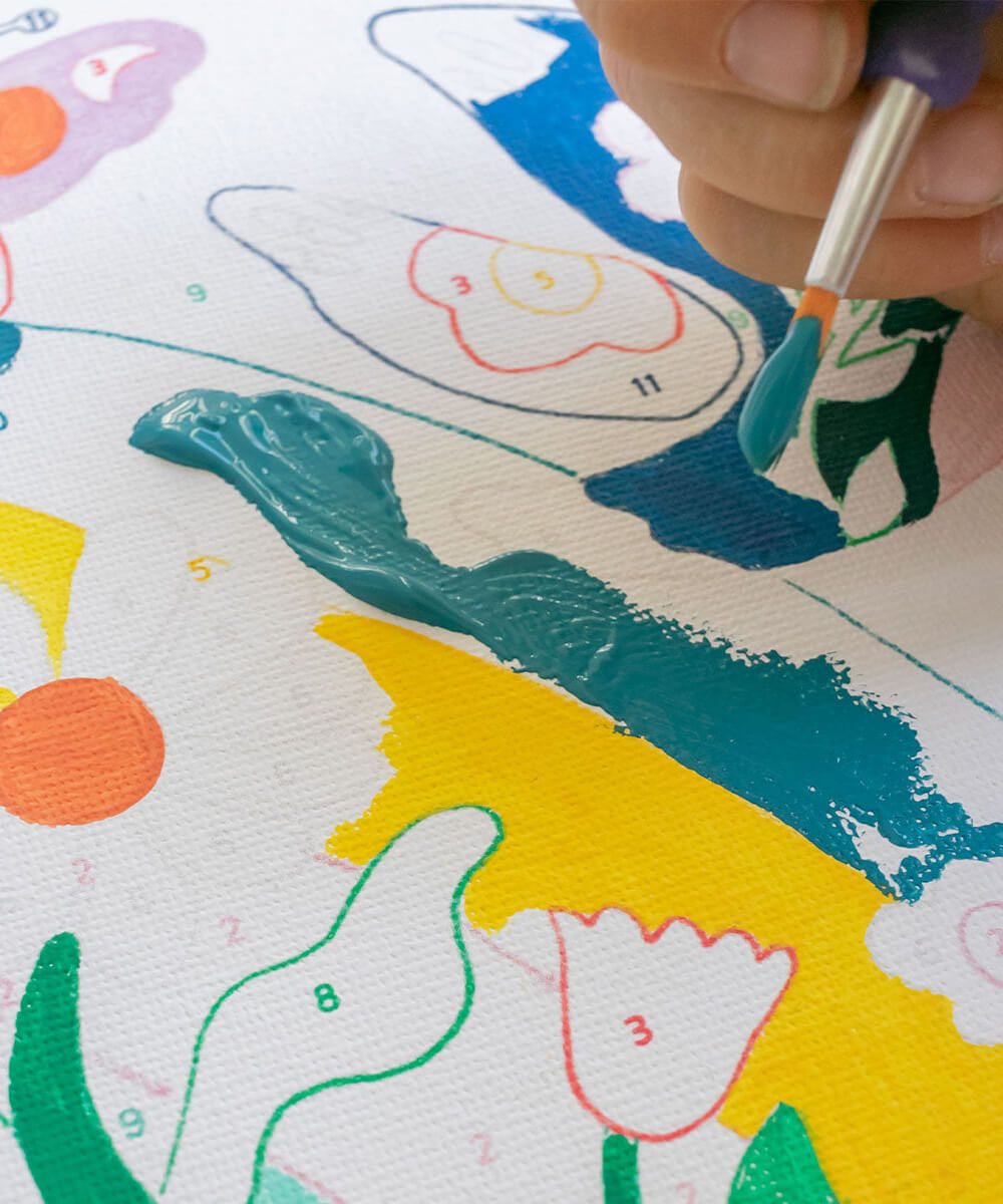 Peinture au numéro enfant Printemps de la marque La Petite Épicerie, en mise en scène