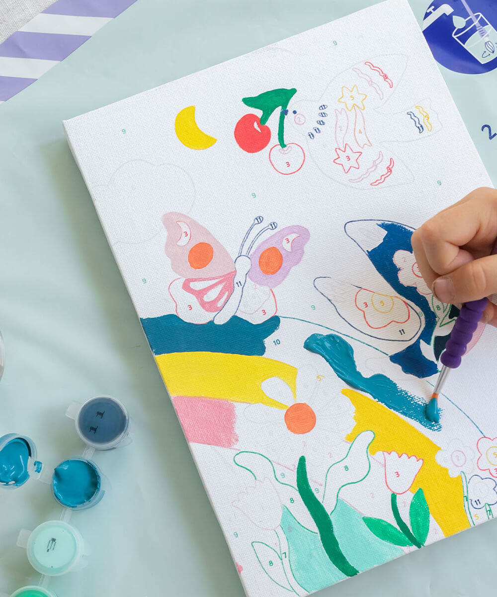Peinture au numéro enfant Printemps de la marque La Petite Épicerie, en mise en scène