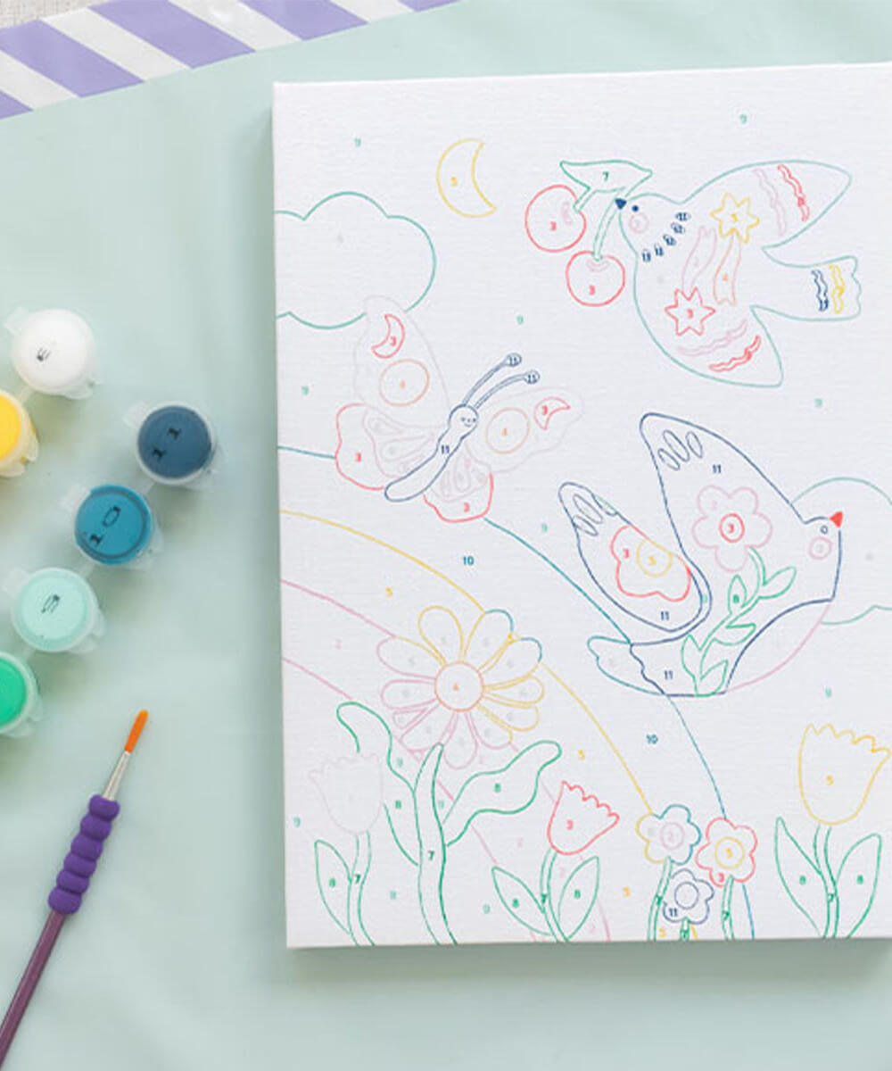 Peinture au numéro enfant Printemps de la marque La Petite Épicerie, en mise en scène