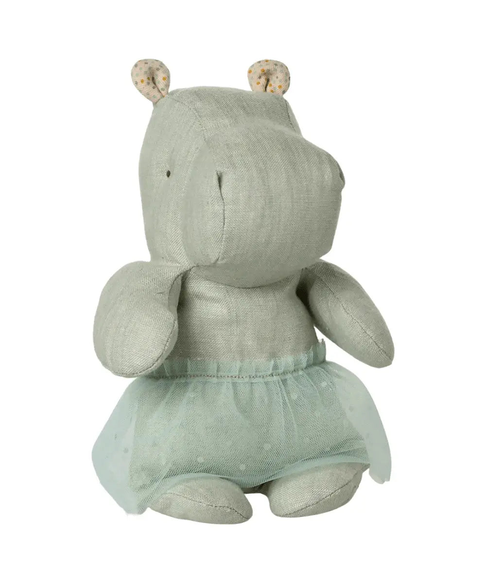Peluche Hippopotame Menthe Tutu de la collection Safari Friends de Maileg sur fond blanc