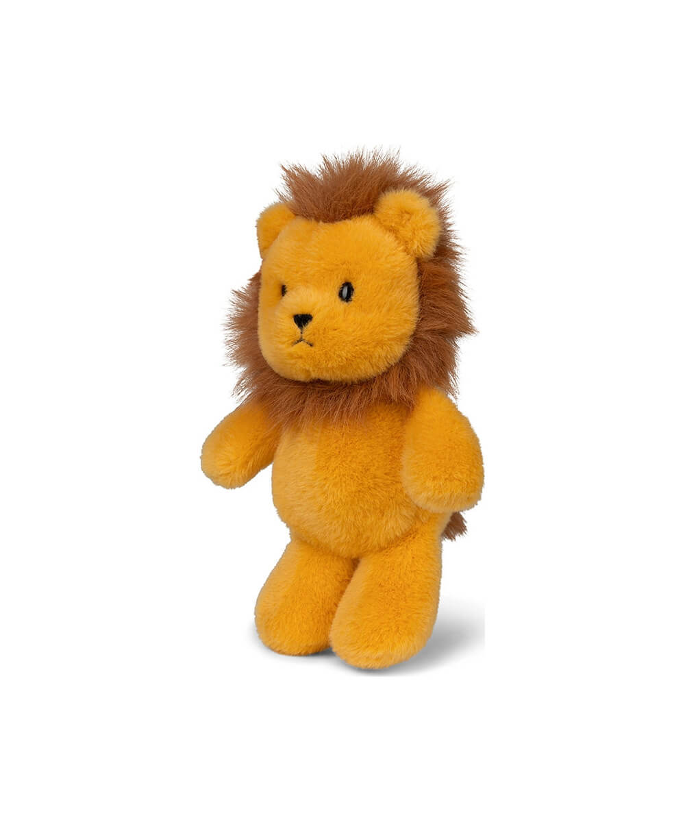 Peluche Lion WWF Fuzzy 18 cm de Bon Ton Toys, debout de trois quarts sur fond blanc