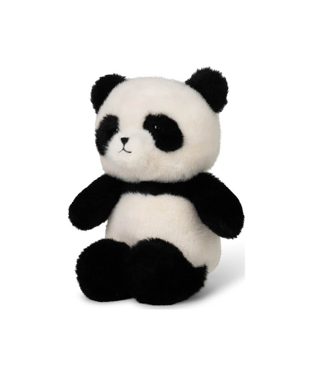 Peluche Panda WWF Fuzzy 18 cm de Bon Ton Toys, assis de trois quarts sur fond blanc