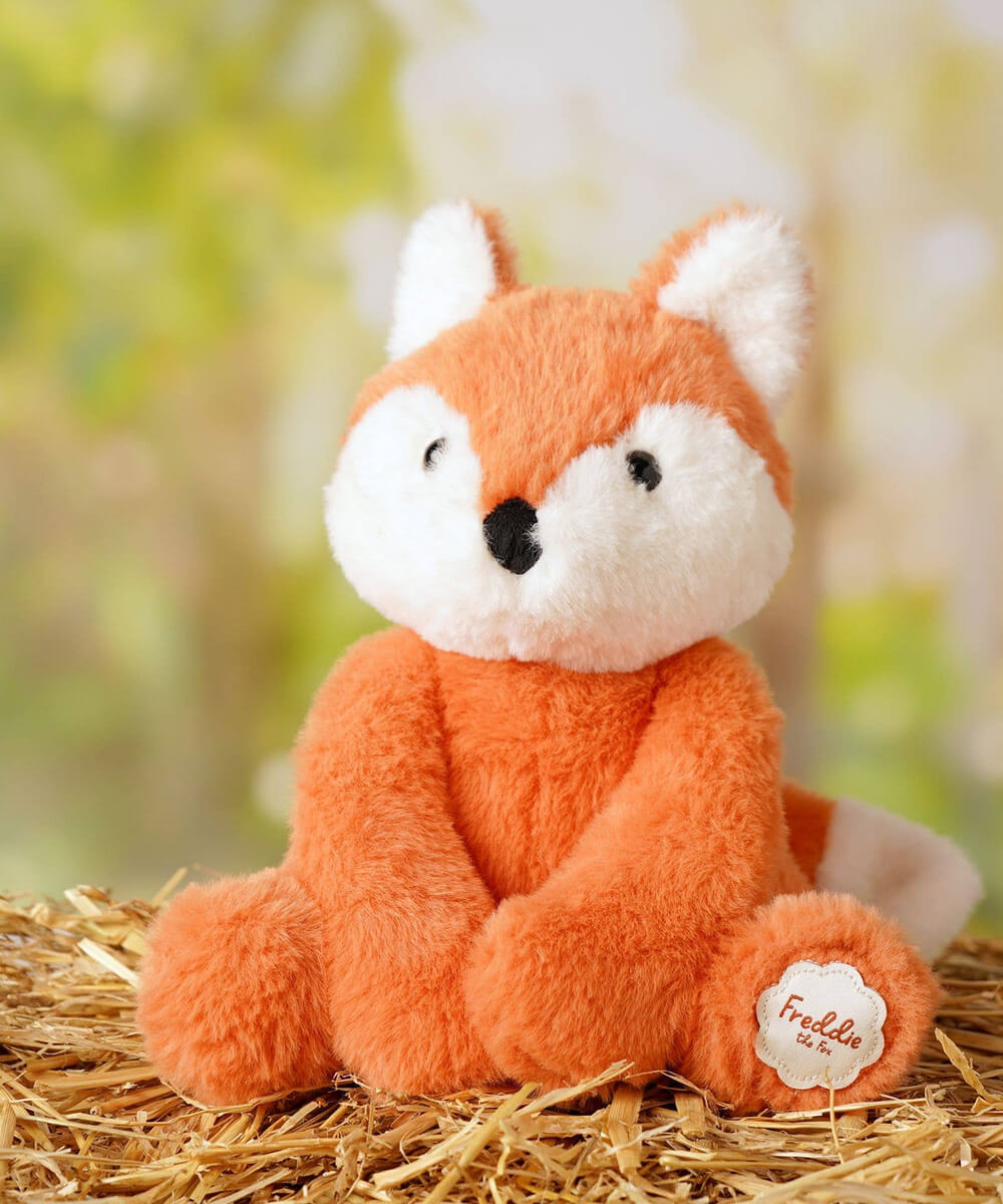 Peluche renard Freddie orange, sélection Merci Léonie, en mise en scène