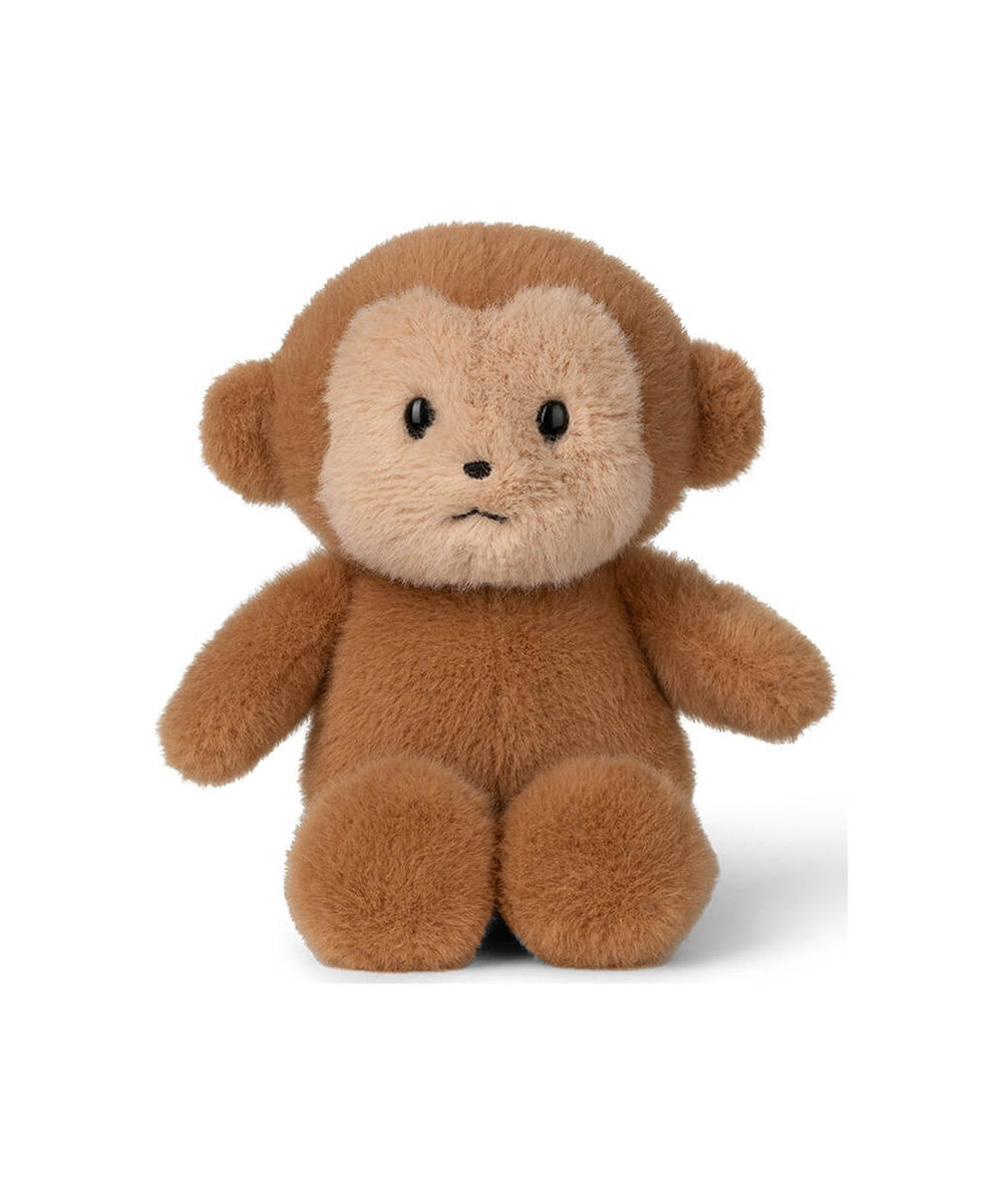 Peluche Singe WWF Fuzzy 18 cm de Bon Ton Toys, assis de face sur fond blanc