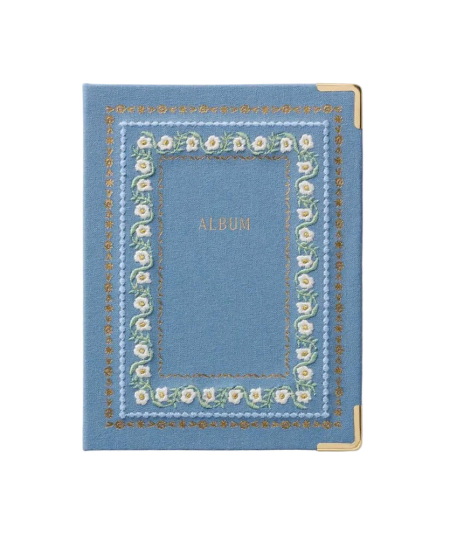 Petit album photo brodé Delphine de Rifle Paper Co.