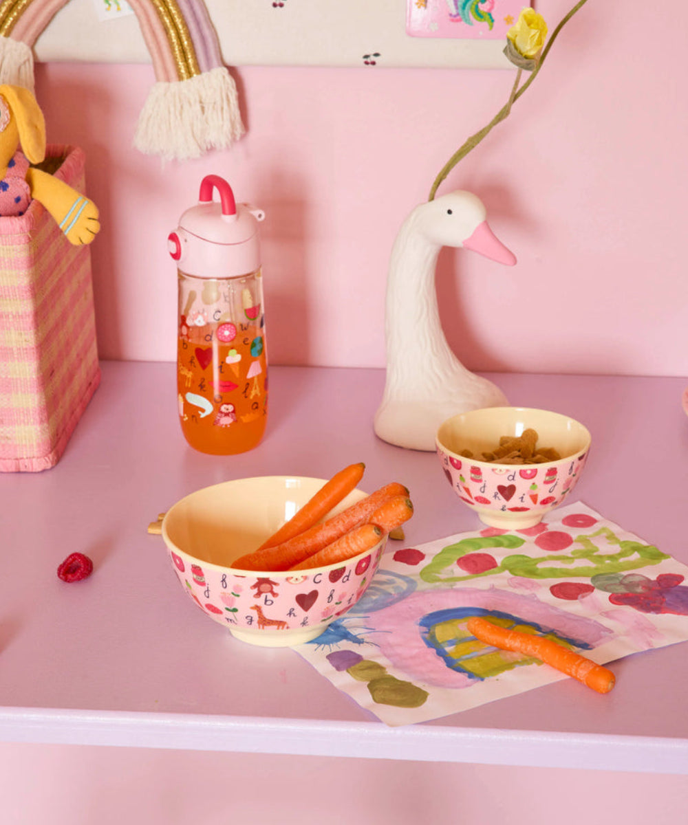Petit bol en mélamine ABC rose - 300 ml de Rice en situation