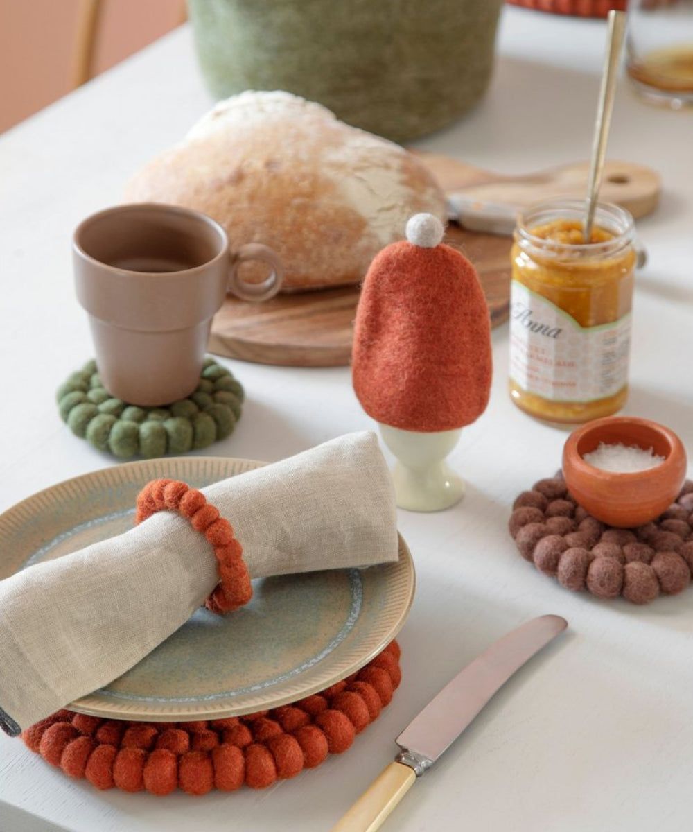 Gros plan en situation de Petit dessous de verre prune - Lot de 2 de la marque Gry & Sif
