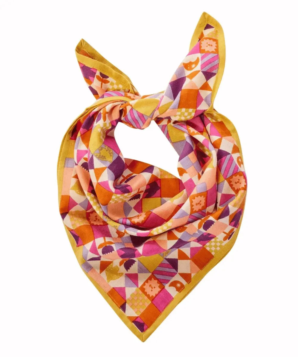 Petit foulard Patchy Miel de la marque Bonheur du Jour sur fond blanc