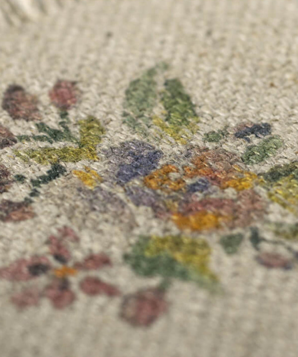 Petit Tapis Miniature à Fleurs de la marque Maileg, sur fond clair