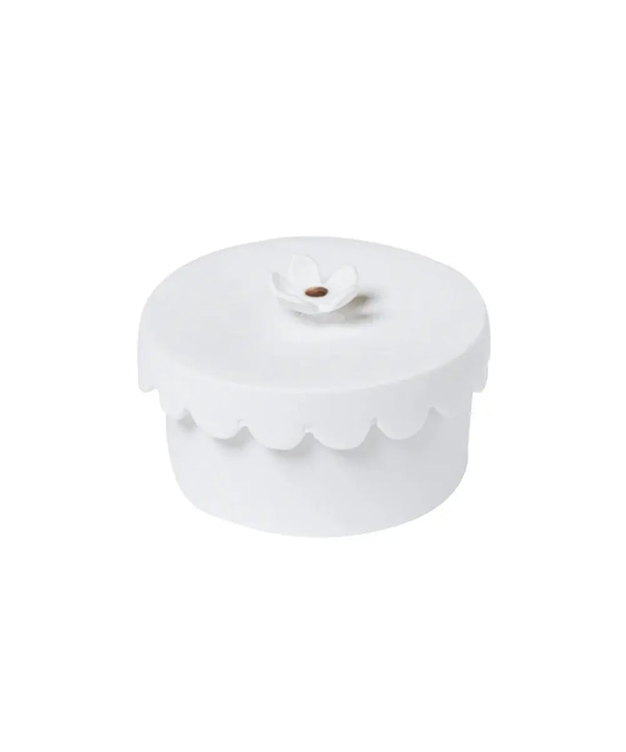 Petite boîte à bijoux en porcelaine Fleur de la marque Räder sur fond blanc