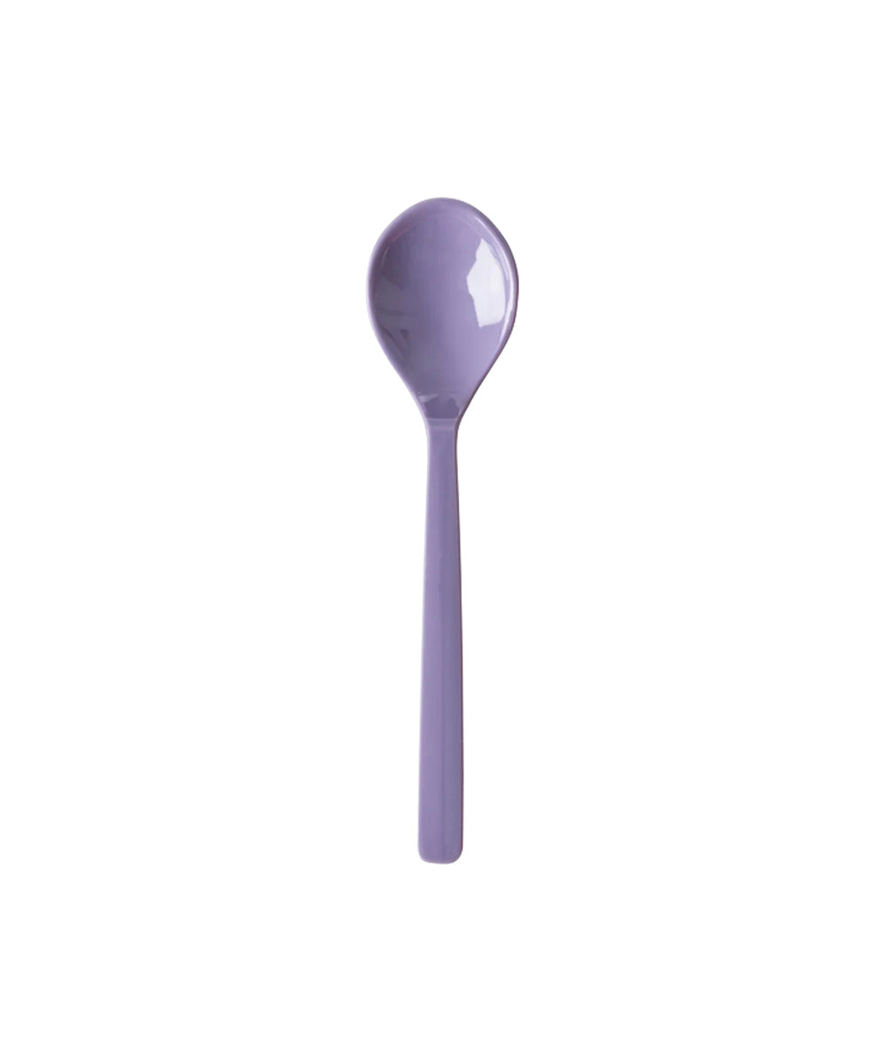 Petite cuillère en mélamine unie - Coloris automne, variante Lavande, de Rice sur fond blanc
