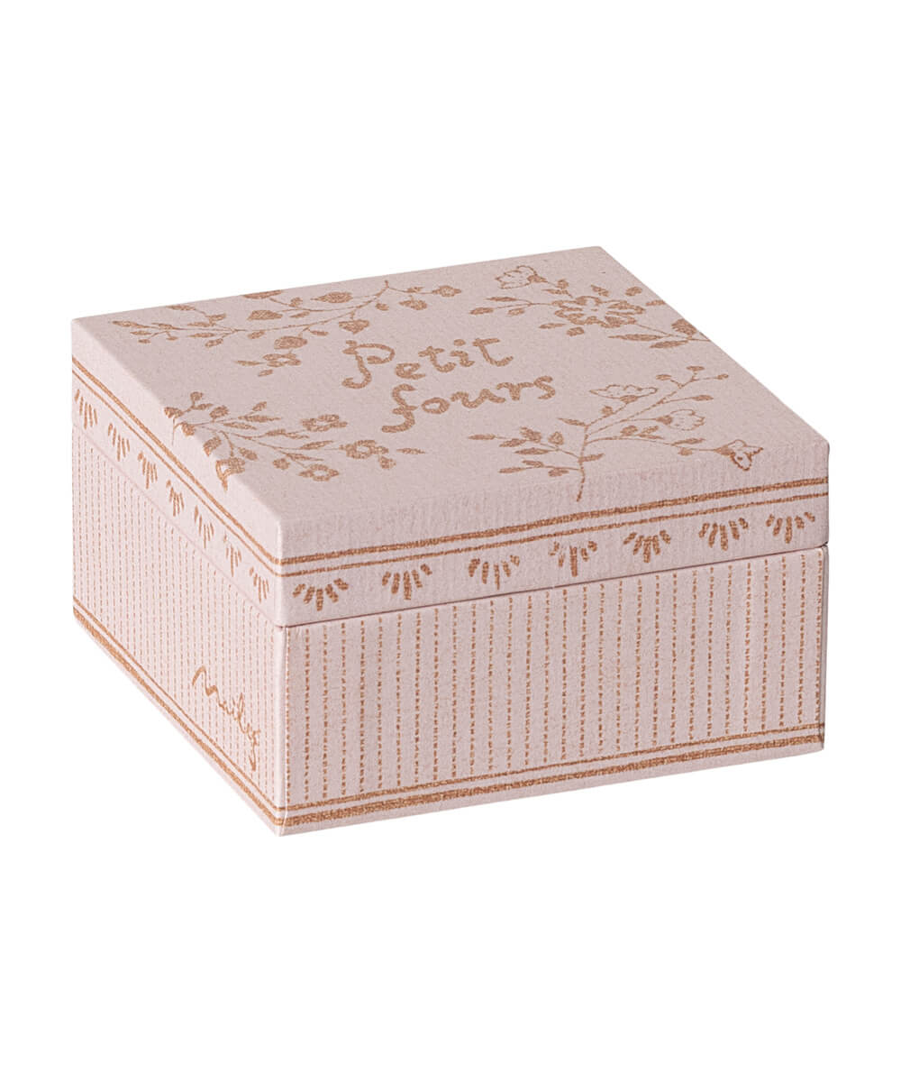 Petits Fours et Présentoir Miniature Rose de la marque Maileg, sur fond blanc