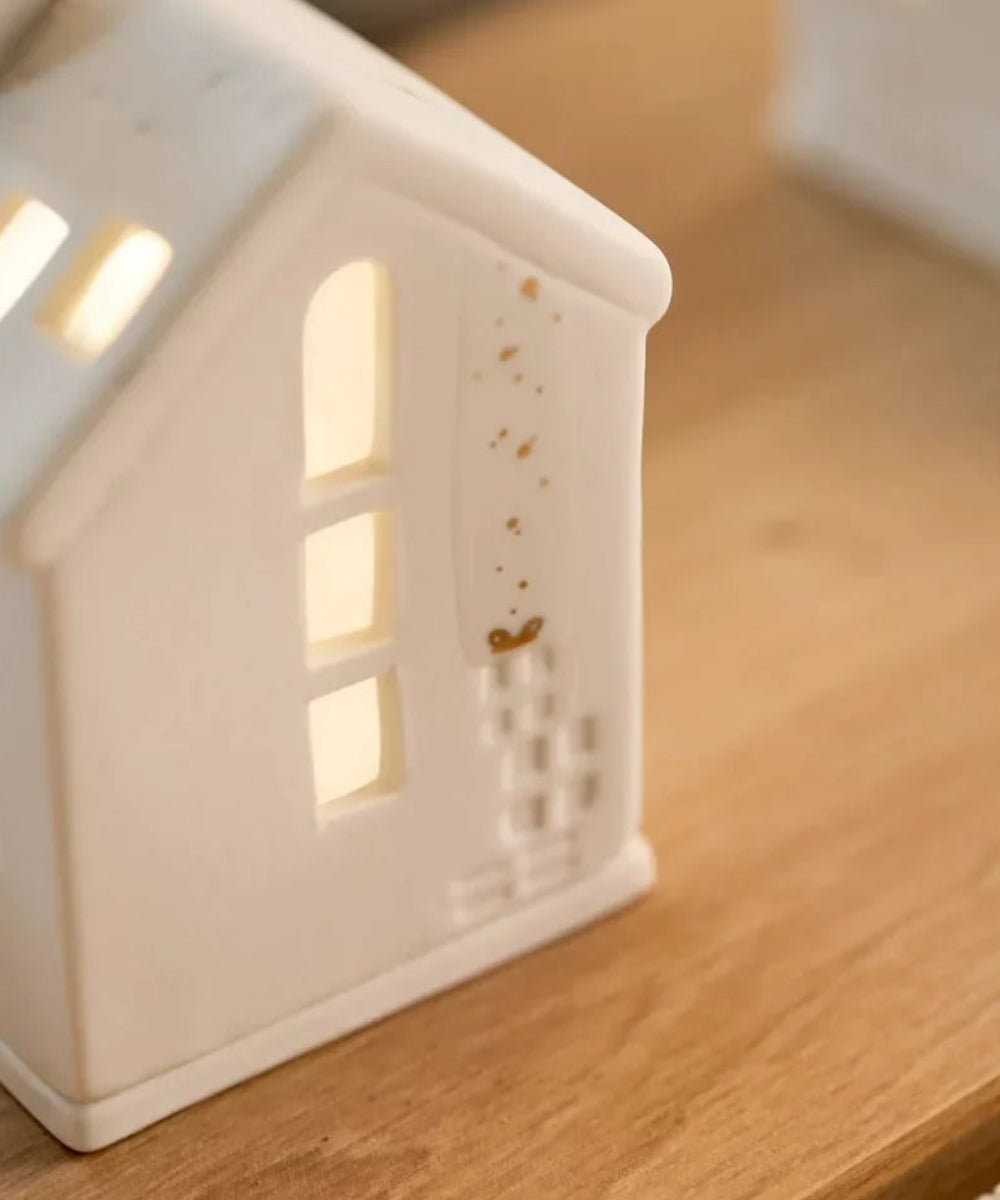 Gros plan en situation de Photophore maison Petits pas du Père Noël de la marque Räder