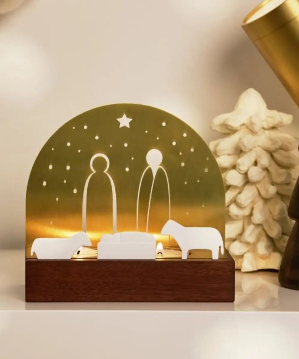 Photophore creche de noel rader en bois fonce metal dore et figurines porcelaine blanche.