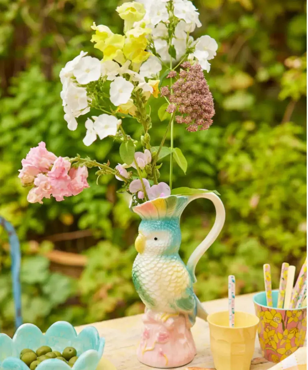 Photo en situation du pichet en céramique Oiseau de la marque Rice