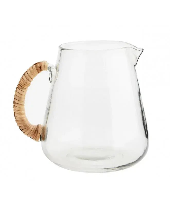 Photo sur fond blanc du pichet en verre et bambou de la marque Madam Stoltz