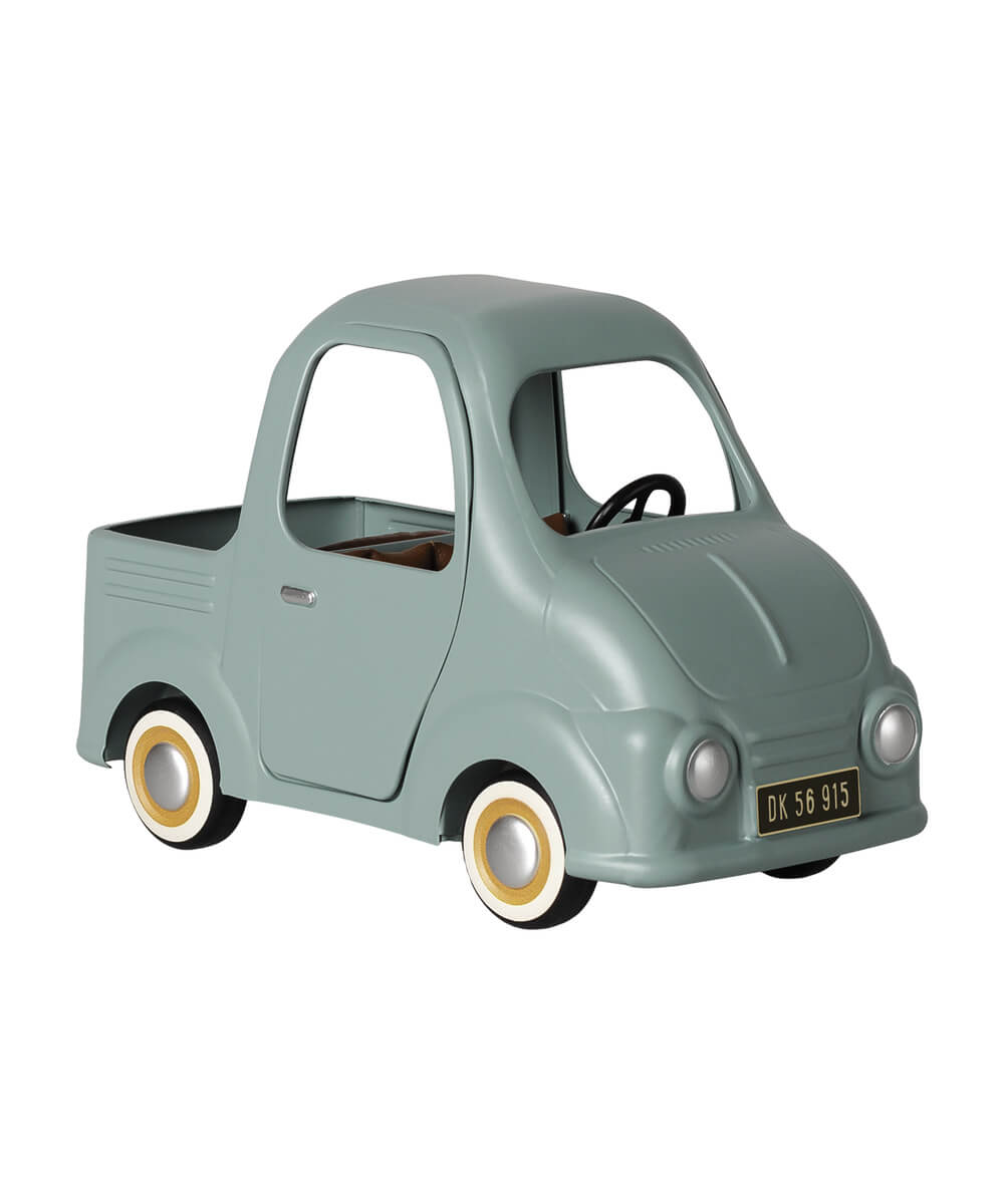 Camionnette pick up miniature en metal retro maileg pour voiture famille souris.