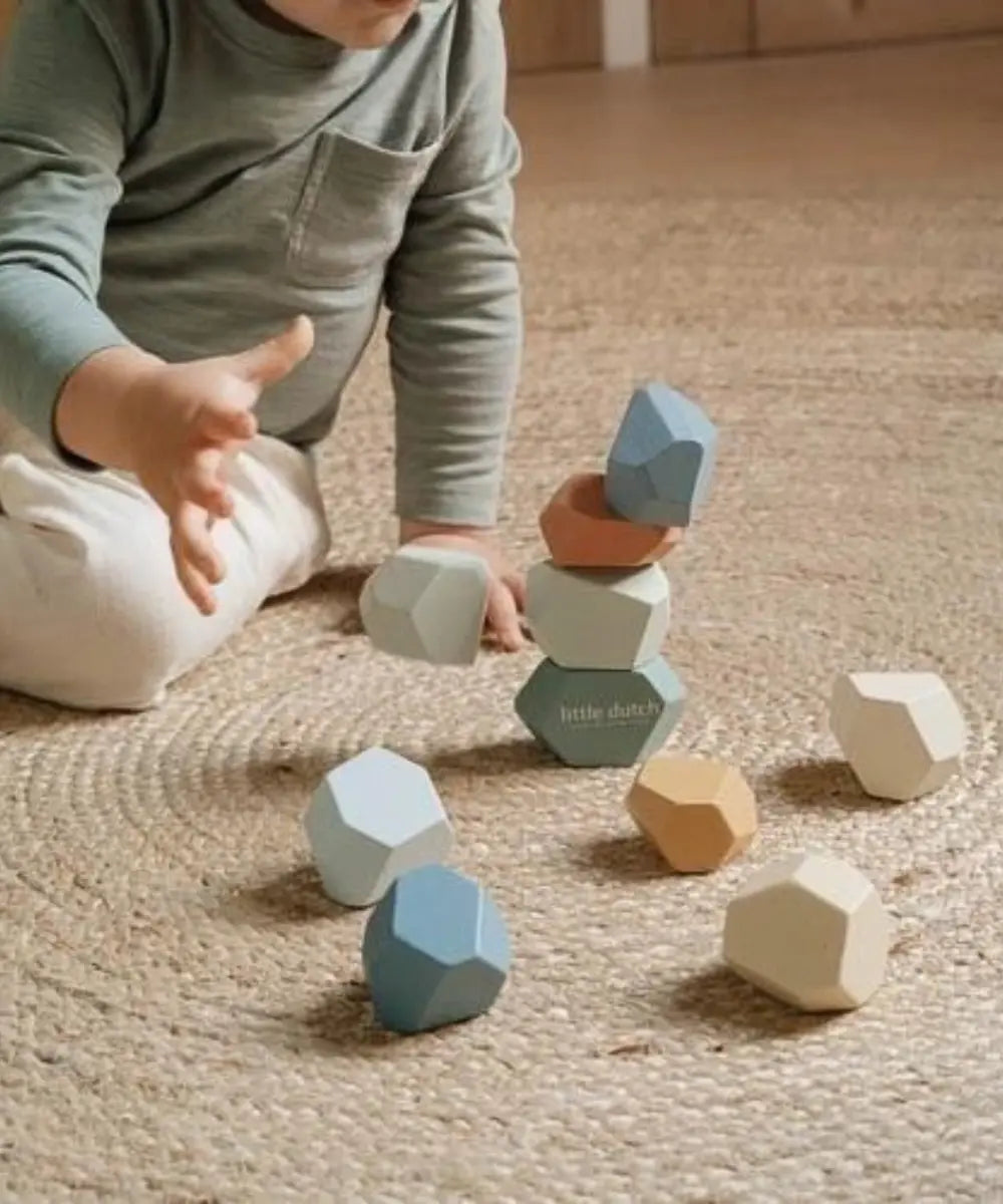 Pierres a empiler en bois forest friends little dutch aux teintes multicolores pour enfant.