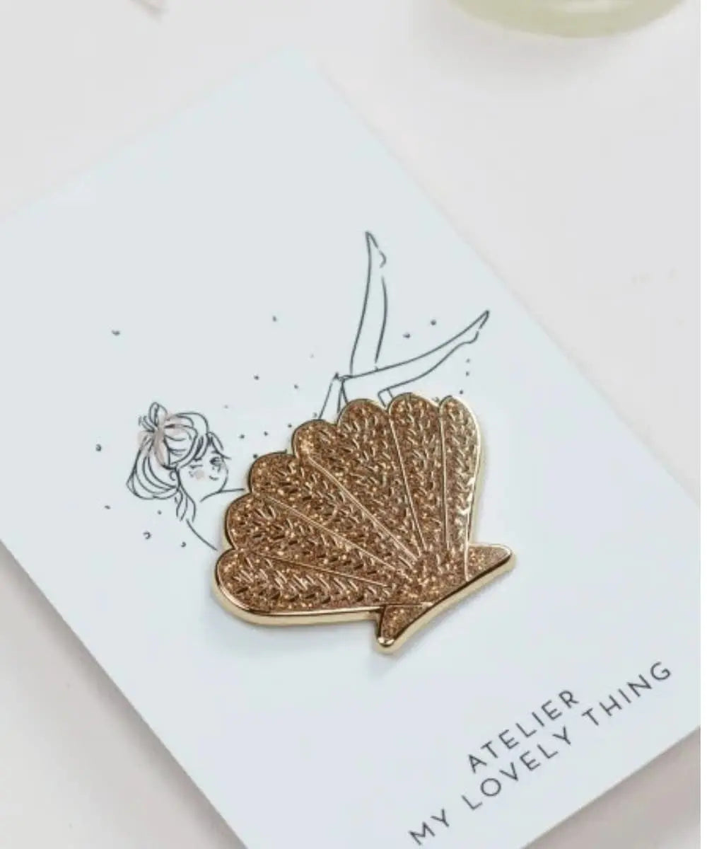 Pin’s Coquillage Doré Pailleté de My Lovely Thing sur sa carte illustrée