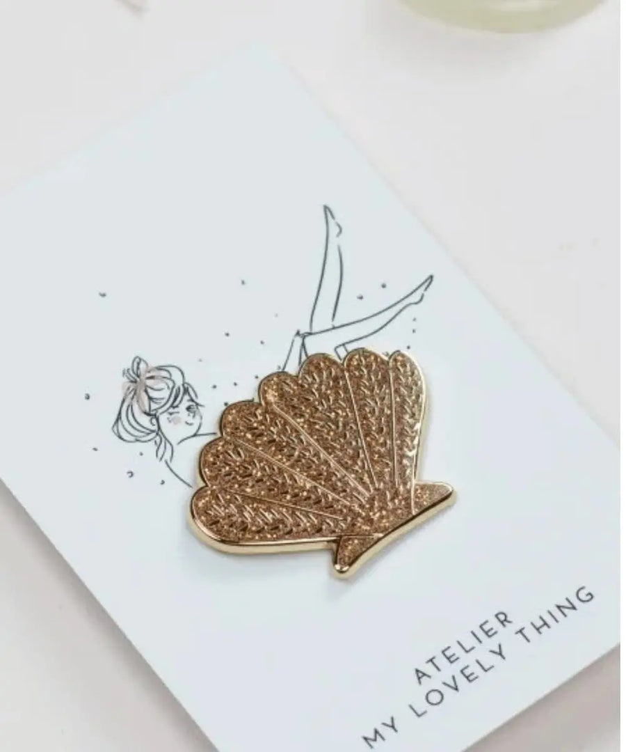 Pin’s Coquillage Doré Pailleté de My Lovely Thing sur sa carte illustrée