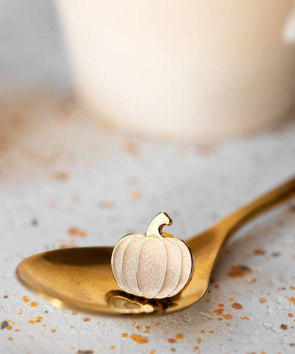 Pin's en forme de Citrouille de la marque All The Ways to Say