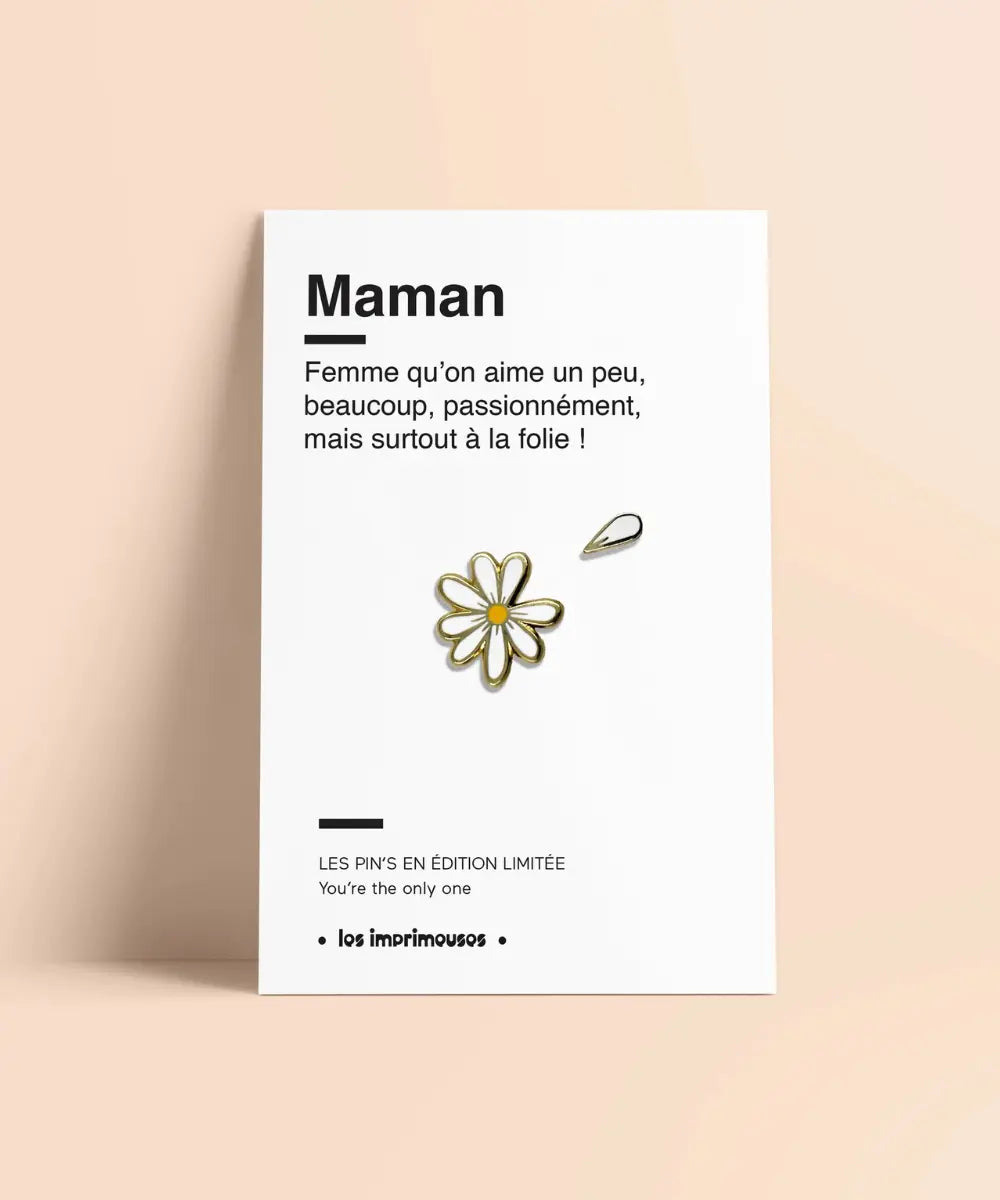 Pin's Maguerite avec sa carte Maman de la marque française Les Imprimeuses