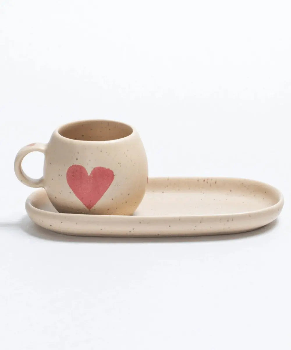 Plateau Cozy Hearts de Egg Back Home sur fond blanc