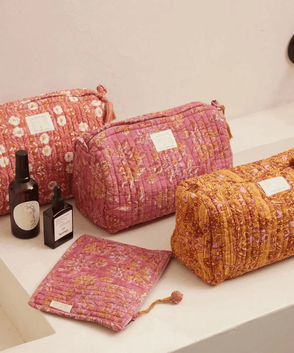 Pochette Arya Malaga de Bonheur du Jour en situation