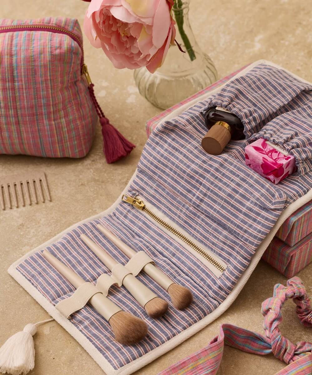 Intérieur de la pochette maquillage Teila Cream Floral Haven Louise Misha