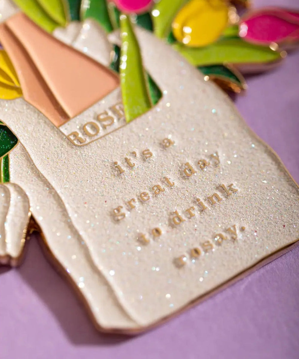 Porte-clés emaille dore motif sac fleurs tulipes et bouteille de rose Rosay Day All The Ways To Say