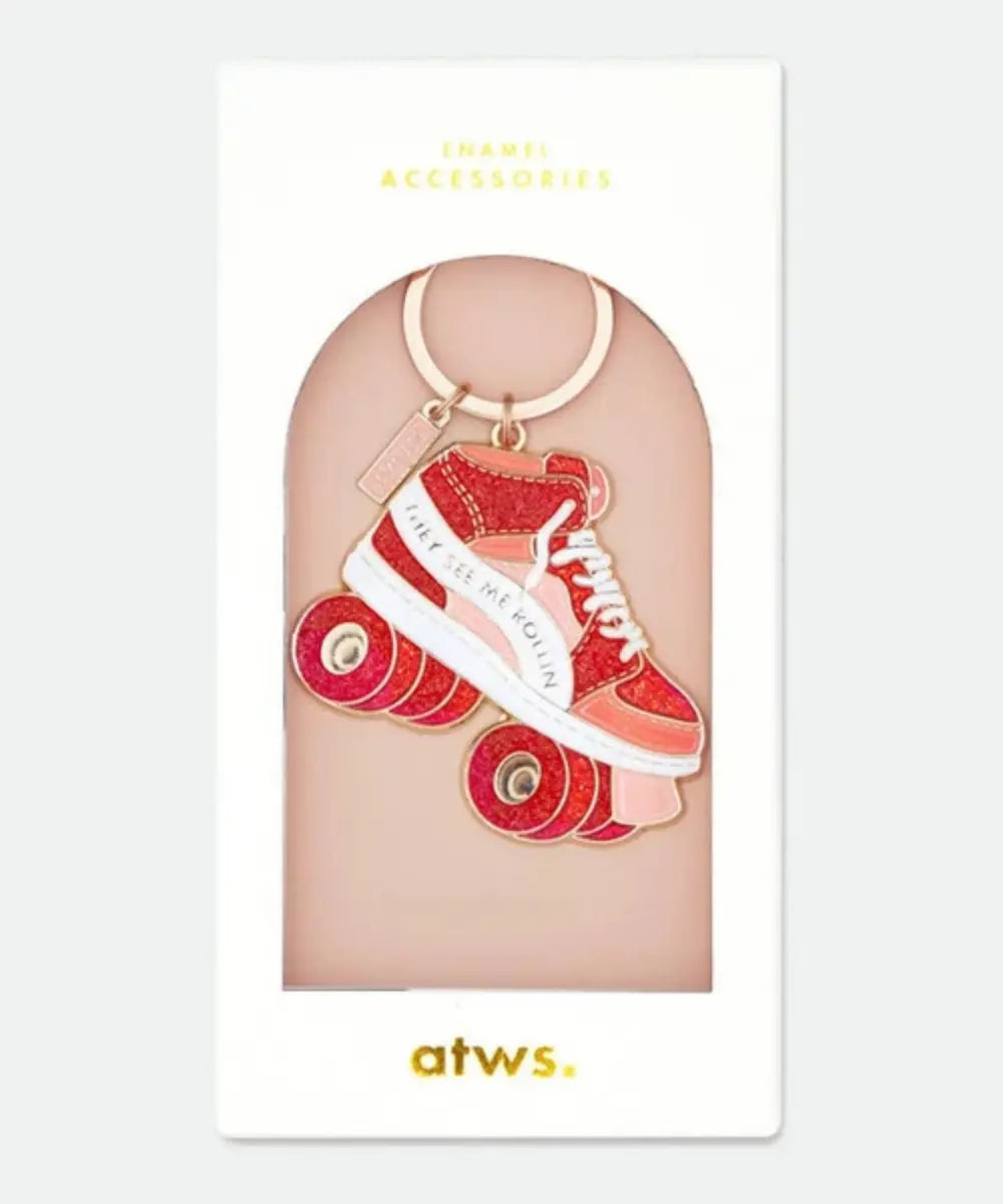 Porte-cles emaille motif patin a roulettes roller de la marque française All The Ways To Say.