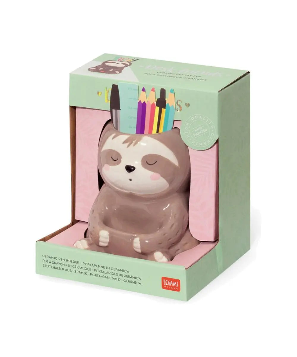 Vue produit de Pot à Crayons en Céramique Sloth - Desk Friends de Legami sur fond clair