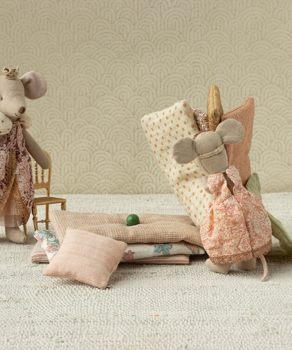 Princesse au Petit Pois - Souris Maileg dans son décor de mise en scène, vue 2
