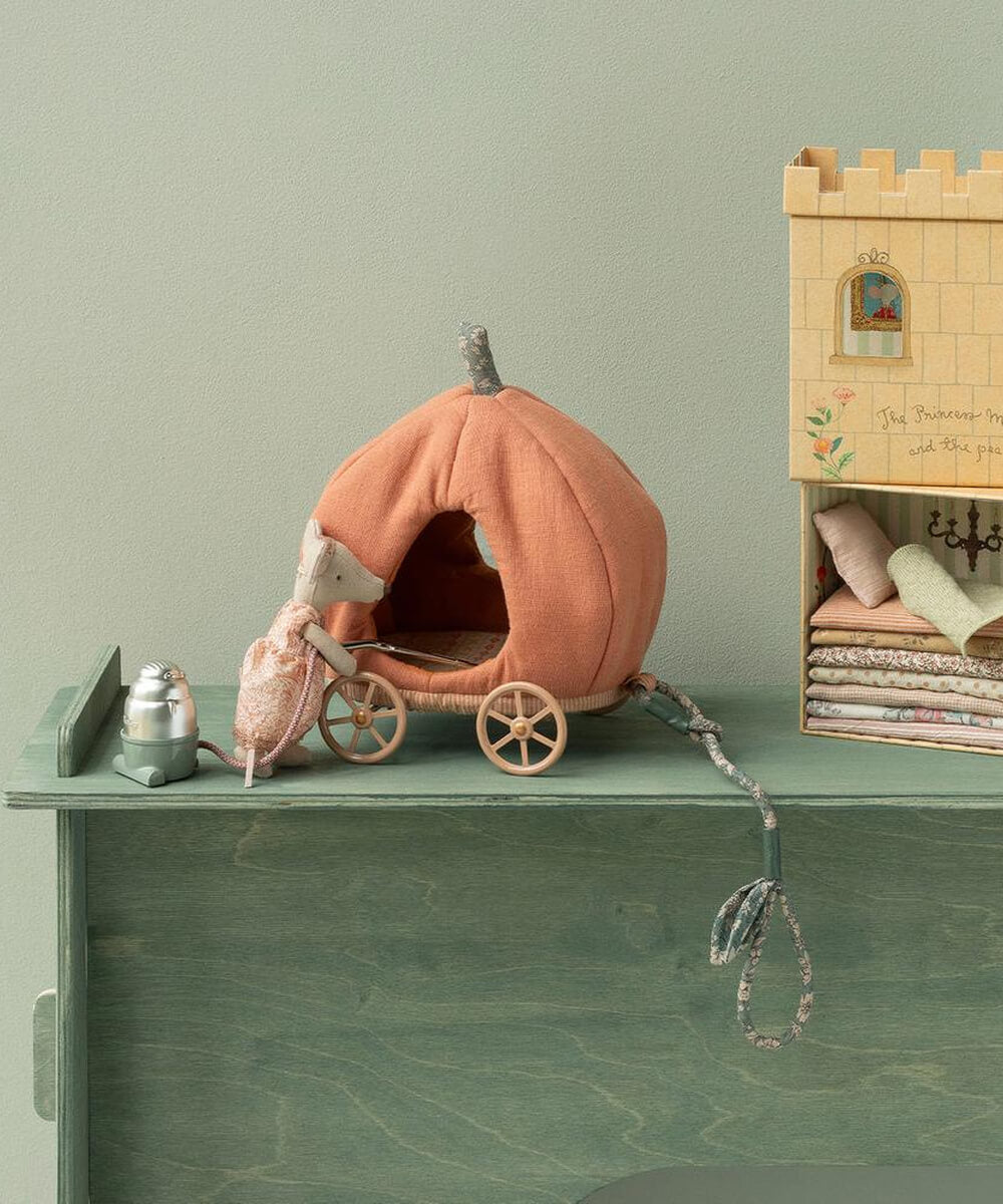 Princesse au Petit Pois - Souris Maileg dans son décor de mise en scène, vue 4