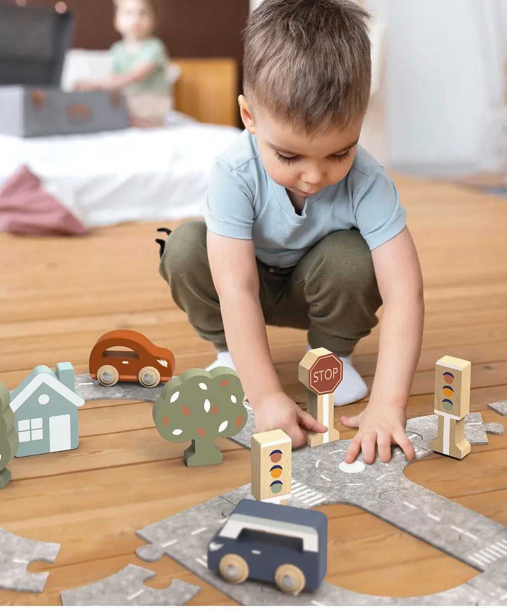 Circuit de voiture en bois fsc et feutrine puzzle avec deux petites voitures Speedy Monkey
