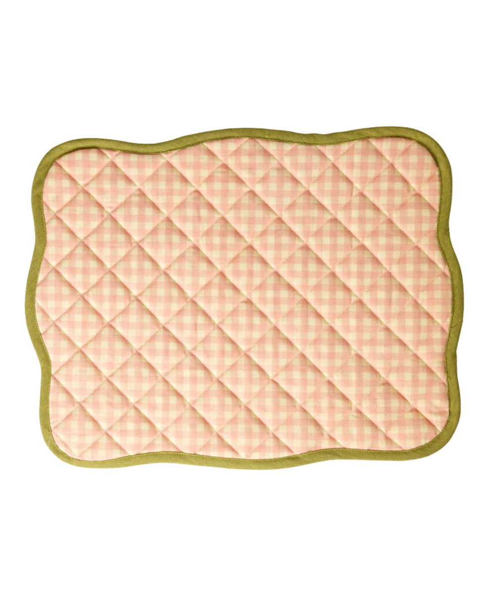 Set de table matelasse a carreaux avec bordure festonnee vert mousse de la marque Rice.
